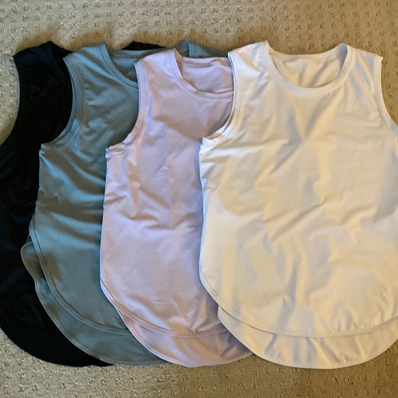 Set of 4 workout tanks - Picture 1 of 4
